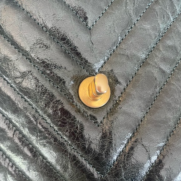 Chanel Flap bag in green chevron with gold hardware. Medium - Picture 10 of 13